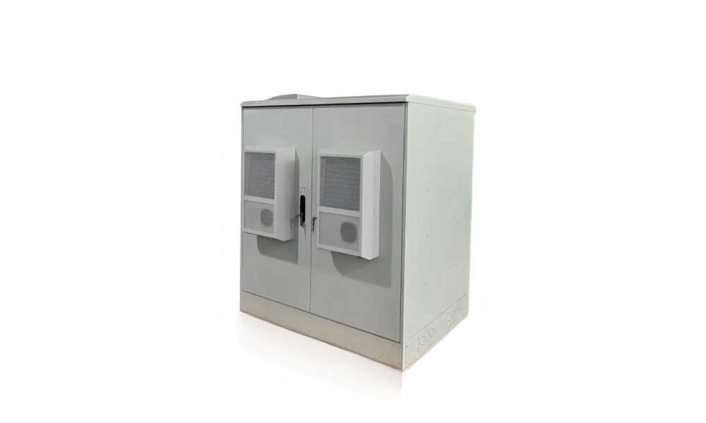 Outdoor integrated cabinet